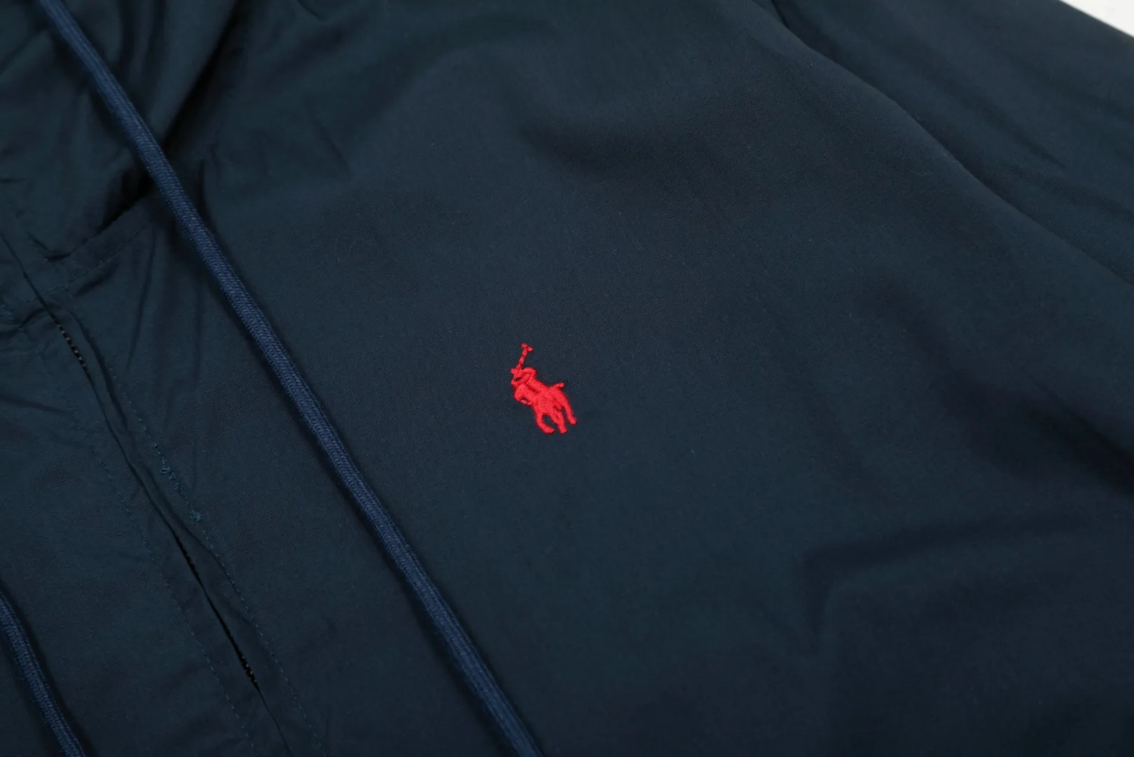 P290 Top quality" Style number: 8097# [Ralph Lauren Basic Classic Thin Couple Jacket Windbreaker Hooded Jacket] ✅Ralph Lauren Ralph Lauren Spring and Autumn Lightweight Thin Unisex Couple Hooded Jacket ✅Polyester fiber fabric Thin, light and non-pressing ✅Sports travel Leisure and business Simple and easy to match ✅Simple upper body easy to wear OOTD must-have style Versatile style YYDS~ Size: M-XXL Color: Khaki Navy blue